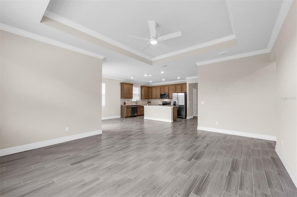 Под контрактом: $2,350 (4 спален, 2 ванн, 1850 Квадратных фут)