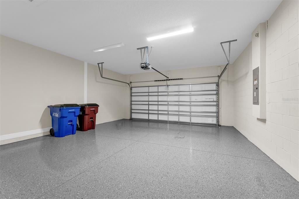 Под контрактом: $2,350 (4 спален, 2 ванн, 1850 Квадратных фут)