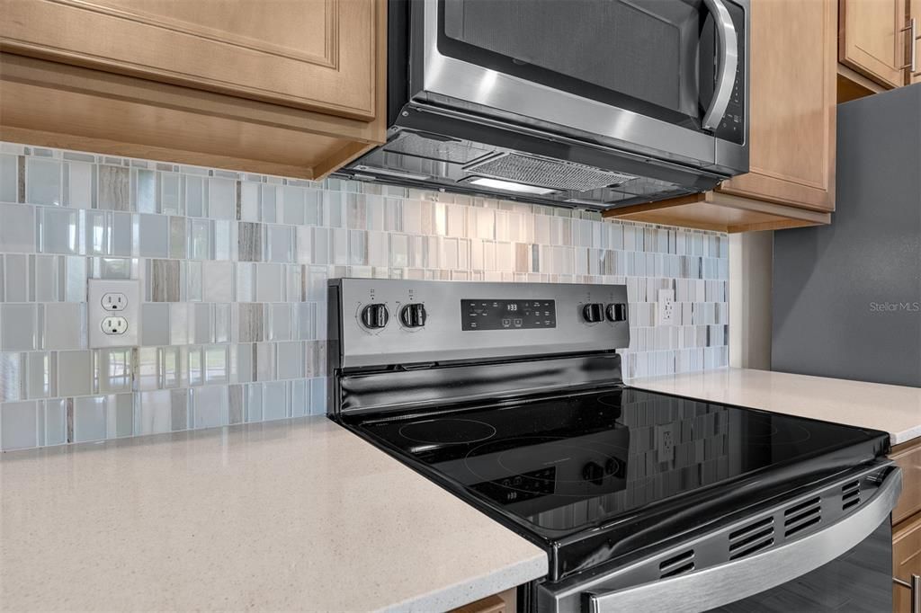 Под контрактом: $2,350 (4 спален, 2 ванн, 1850 Квадратных фут)