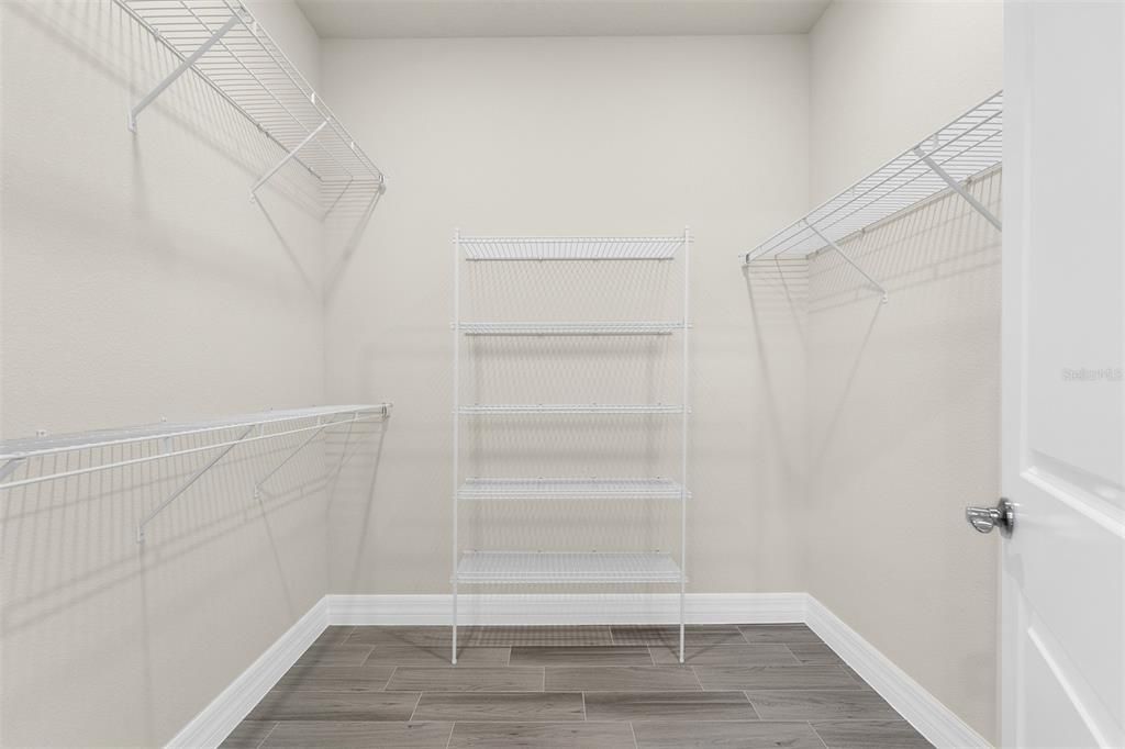 Под контрактом: $2,350 (4 спален, 2 ванн, 1850 Квадратных фут)