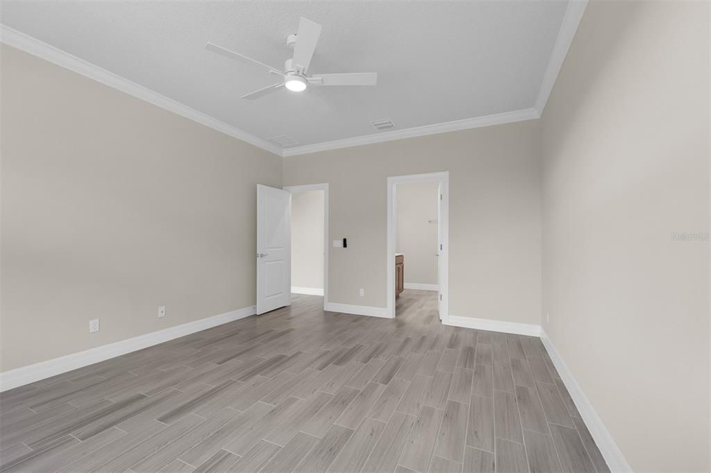 Под контрактом: $2,350 (4 спален, 2 ванн, 1850 Квадратных фут)