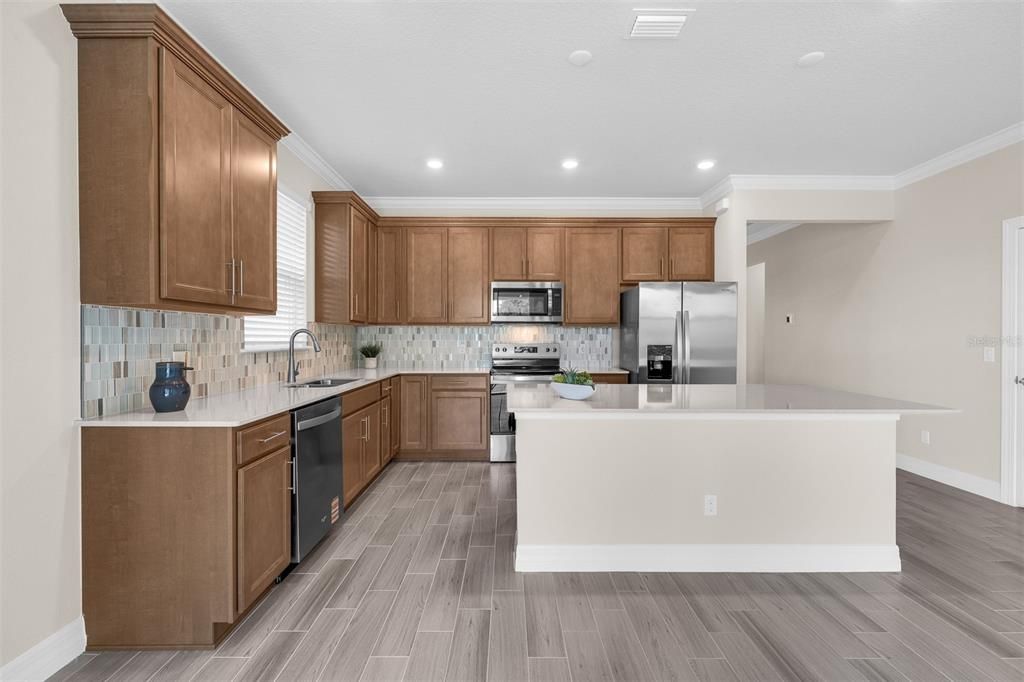 Под контрактом: $2,350 (4 спален, 2 ванн, 1850 Квадратных фут)