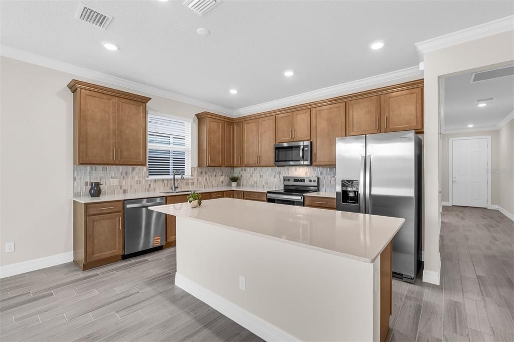 Под контрактом: $2,350 (4 спален, 2 ванн, 1850 Квадратных фут)