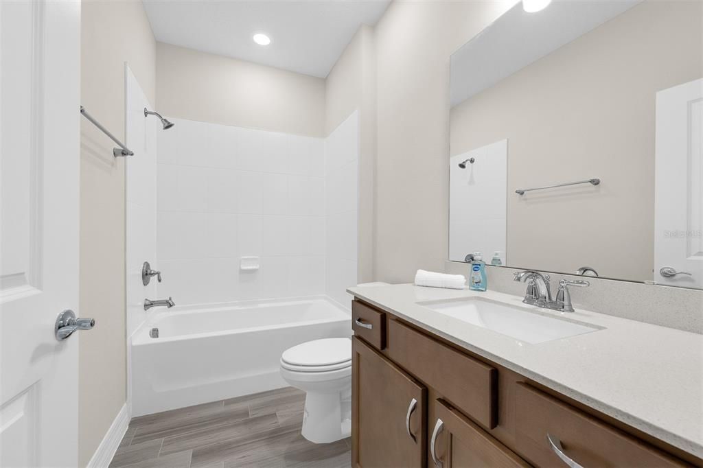 Под контрактом: $2,350 (4 спален, 2 ванн, 1850 Квадратных фут)