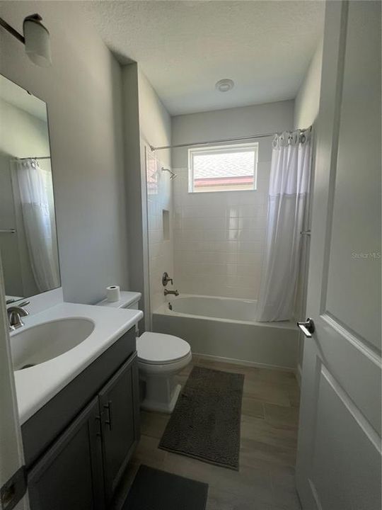 合同活跃: $1,750 (2 贝兹, 2 浴室, 1350 平方英尺)