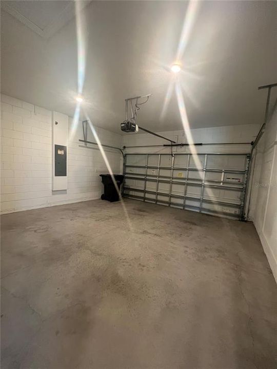 合同活跃: $1,750 (2 贝兹, 2 浴室, 1350 平方英尺)