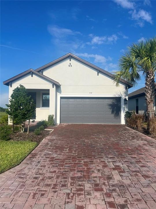 合同活跃: $1,750 (2 贝兹, 2 浴室, 1350 平方英尺)