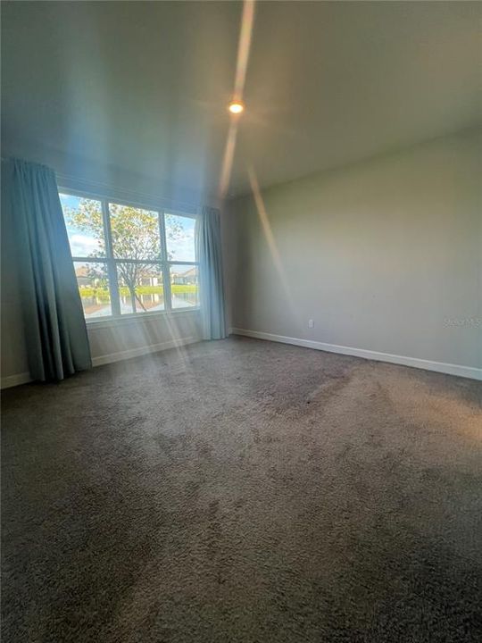 合同活跃: $1,750 (2 贝兹, 2 浴室, 1350 平方英尺)