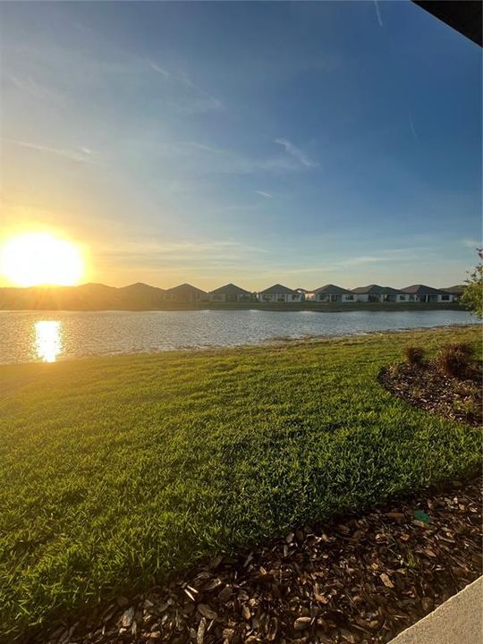 合同活跃: $1,750 (2 贝兹, 2 浴室, 1350 平方英尺)