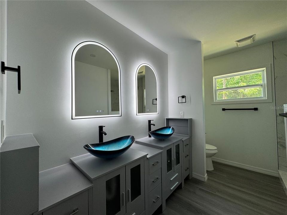 合同活跃: $305,000 (3 贝兹, 2 浴室, 1680 平方英尺)