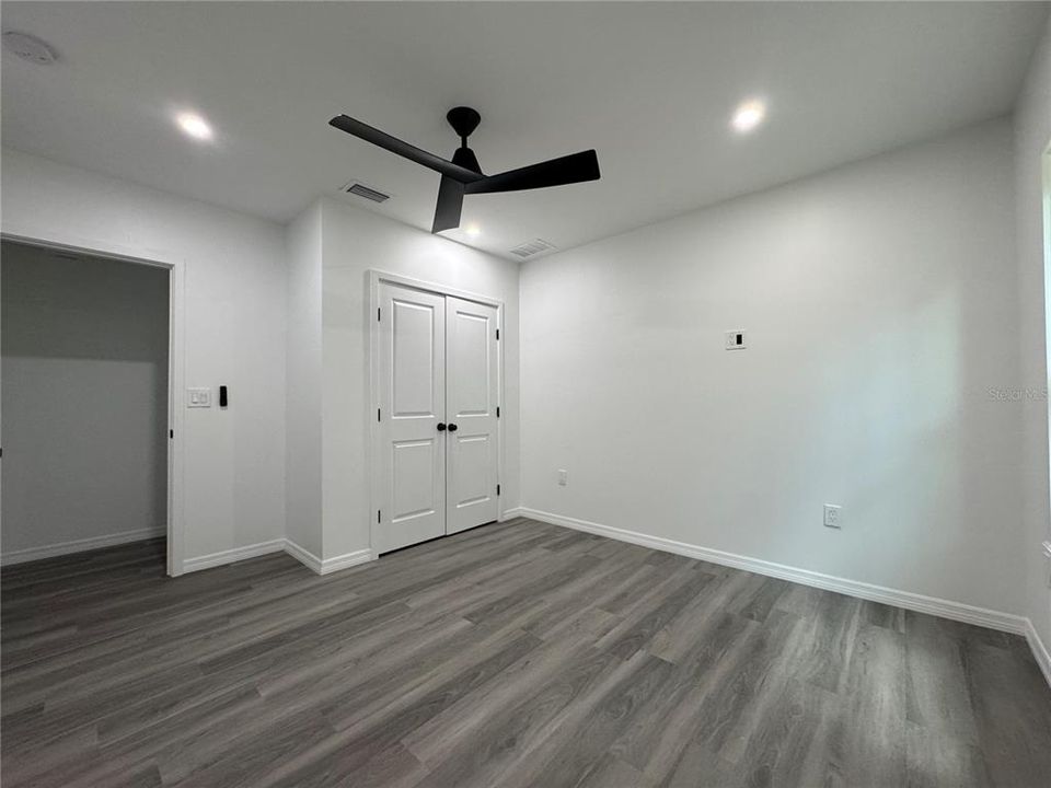 合同活跃: $305,000 (3 贝兹, 2 浴室, 1680 平方英尺)