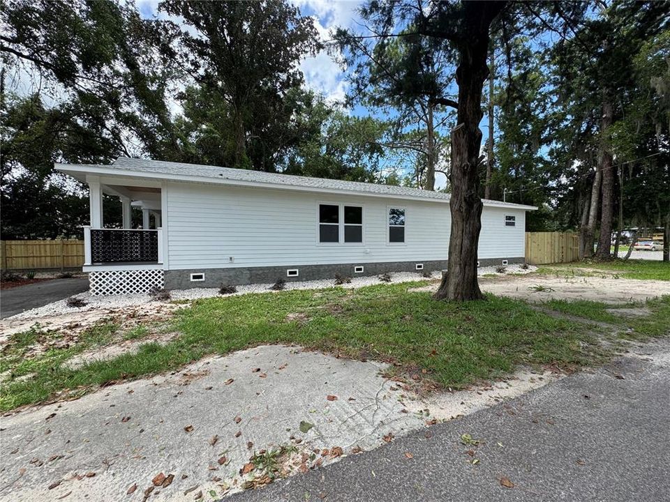 合同活跃: $305,000 (3 贝兹, 2 浴室, 1680 平方英尺)