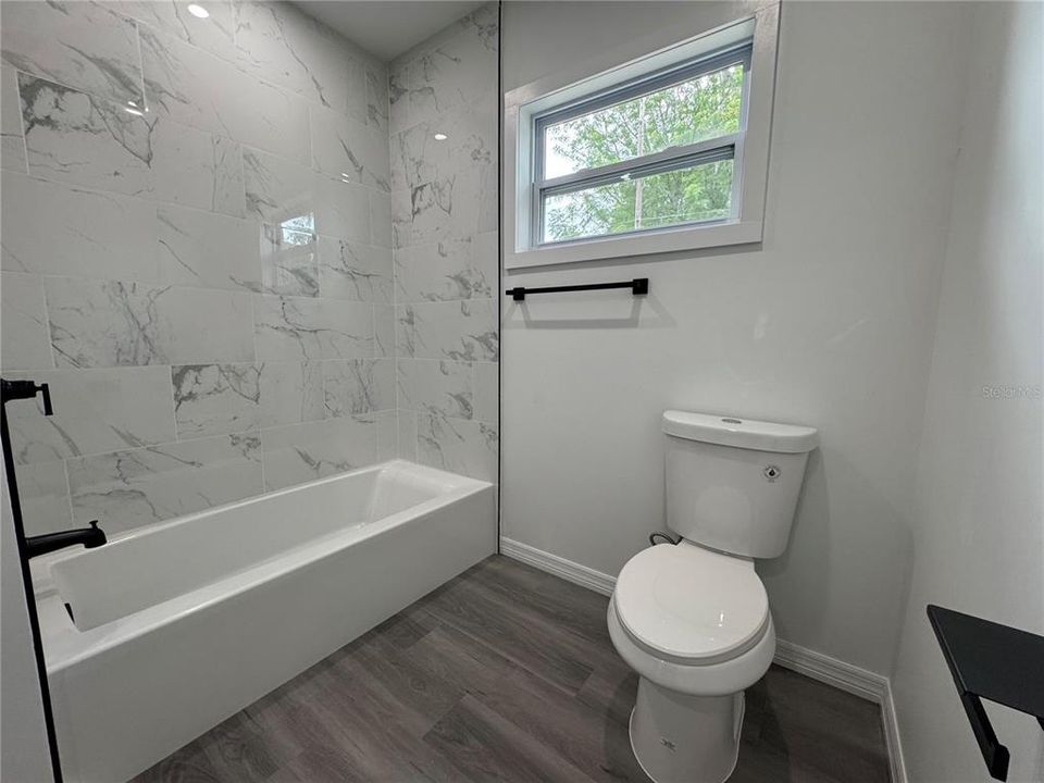 合同活跃: $305,000 (3 贝兹, 2 浴室, 1680 平方英尺)