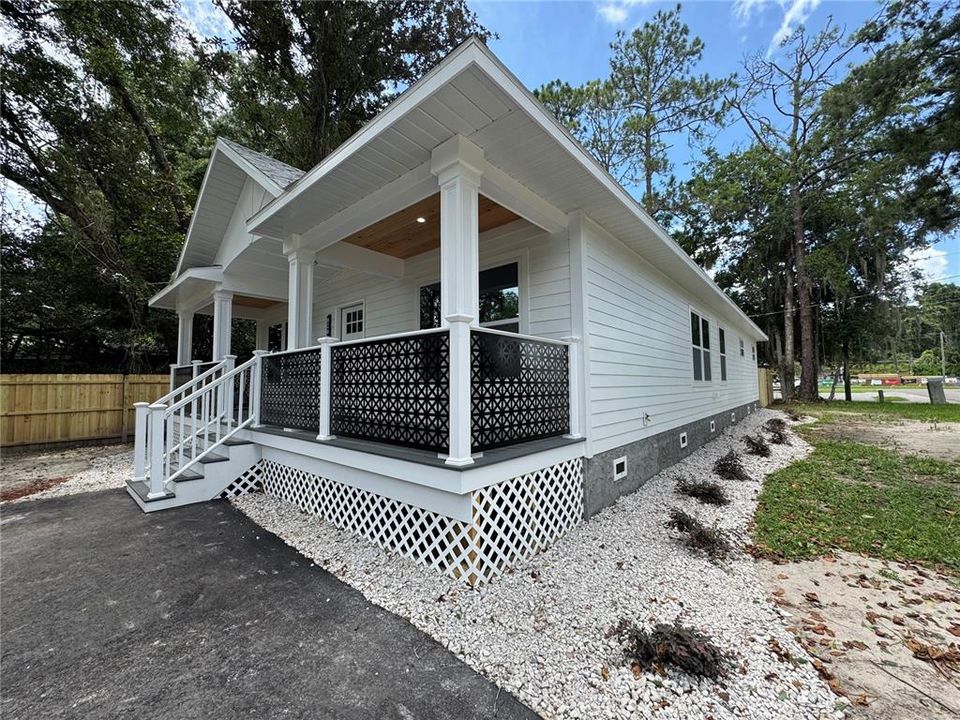 合同活跃: $305,000 (3 贝兹, 2 浴室, 1680 平方英尺)