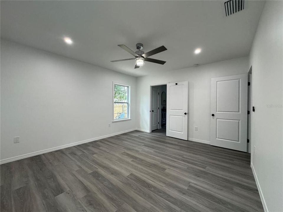 合同活跃: $305,000 (3 贝兹, 2 浴室, 1680 平方英尺)