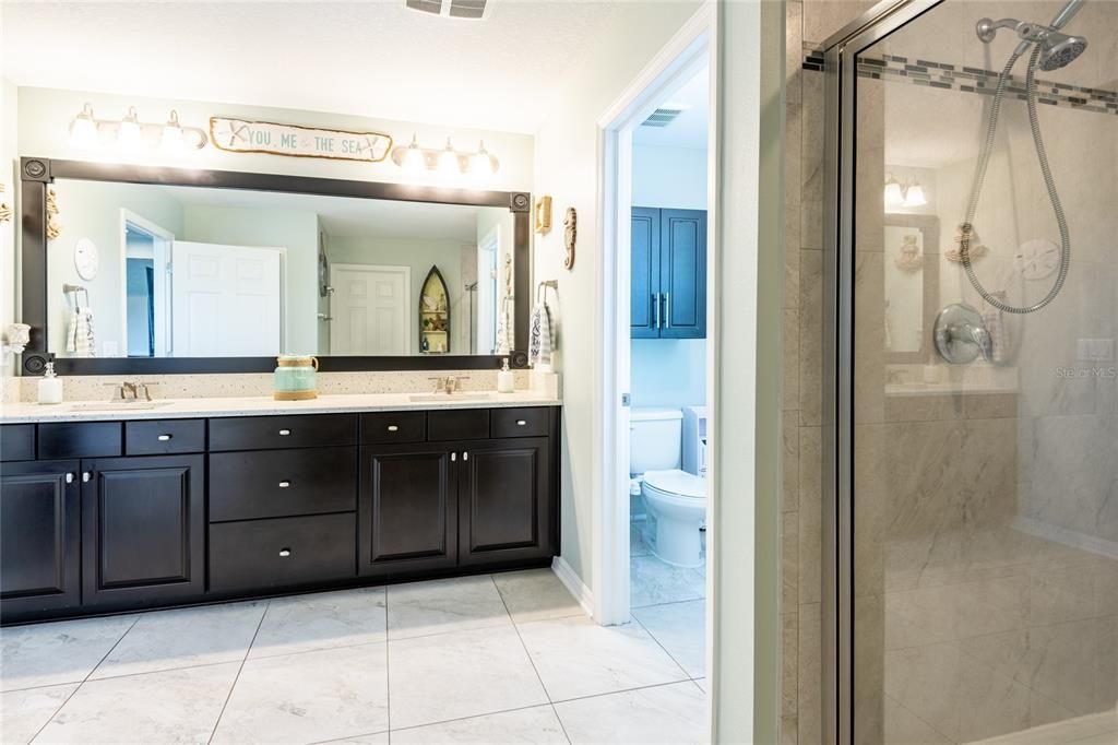 For Sale: $729,000 (5 beds, 3 baths, 3537 Square Feet)