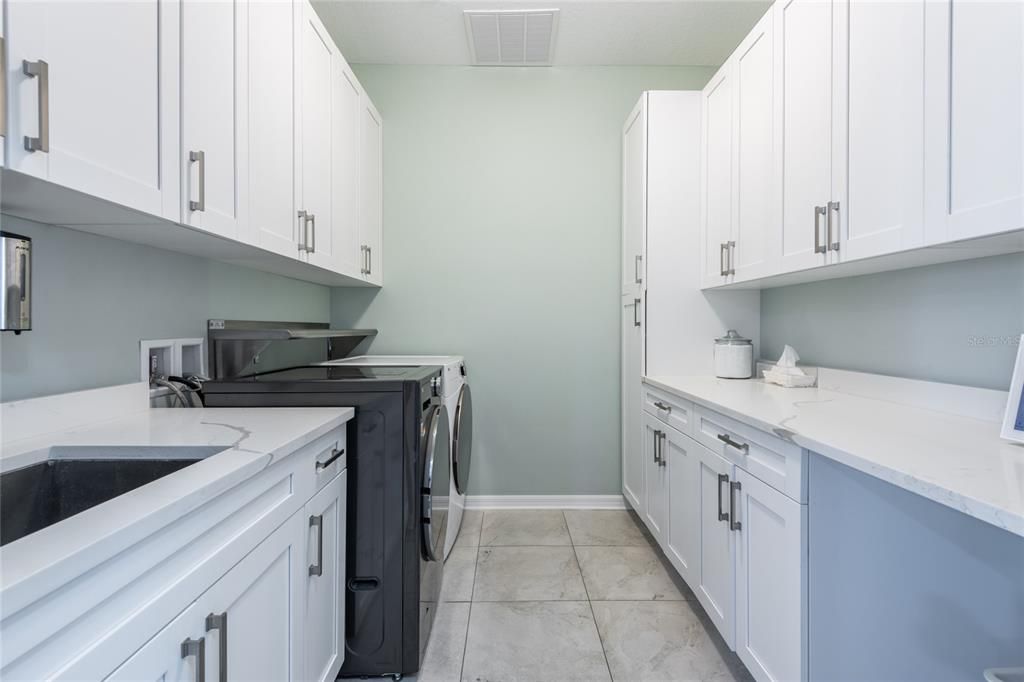 For Sale: $729,000 (5 beds, 3 baths, 3537 Square Feet)