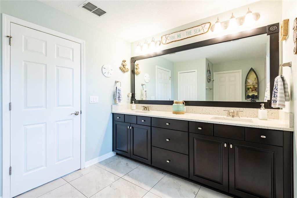 For Sale: $729,000 (5 beds, 3 baths, 3537 Square Feet)