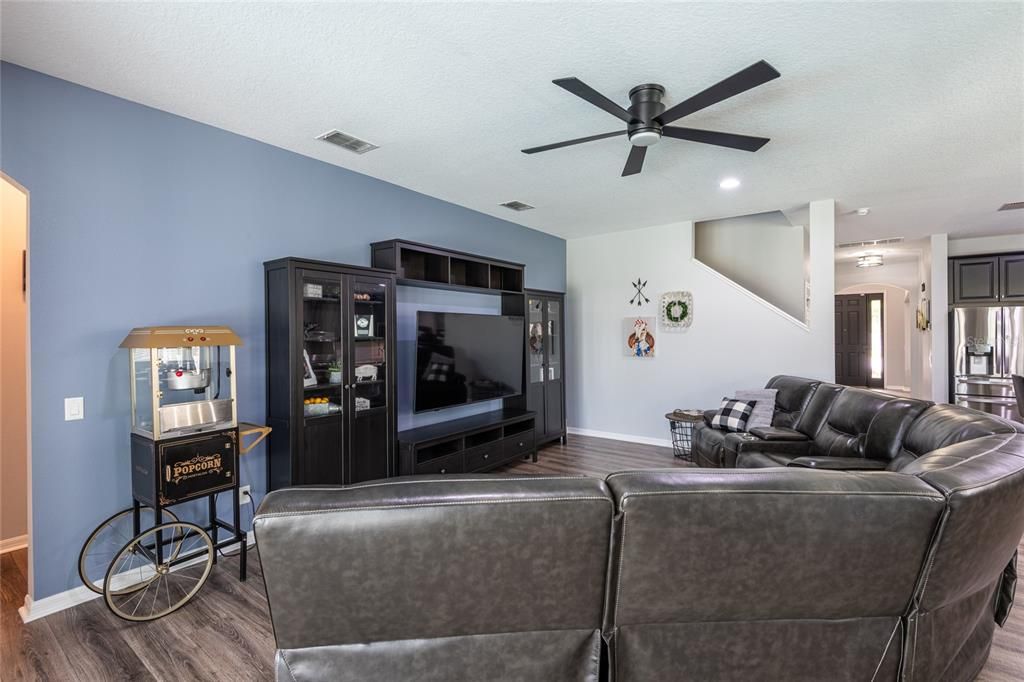 For Sale: $729,000 (5 beds, 3 baths, 3537 Square Feet)