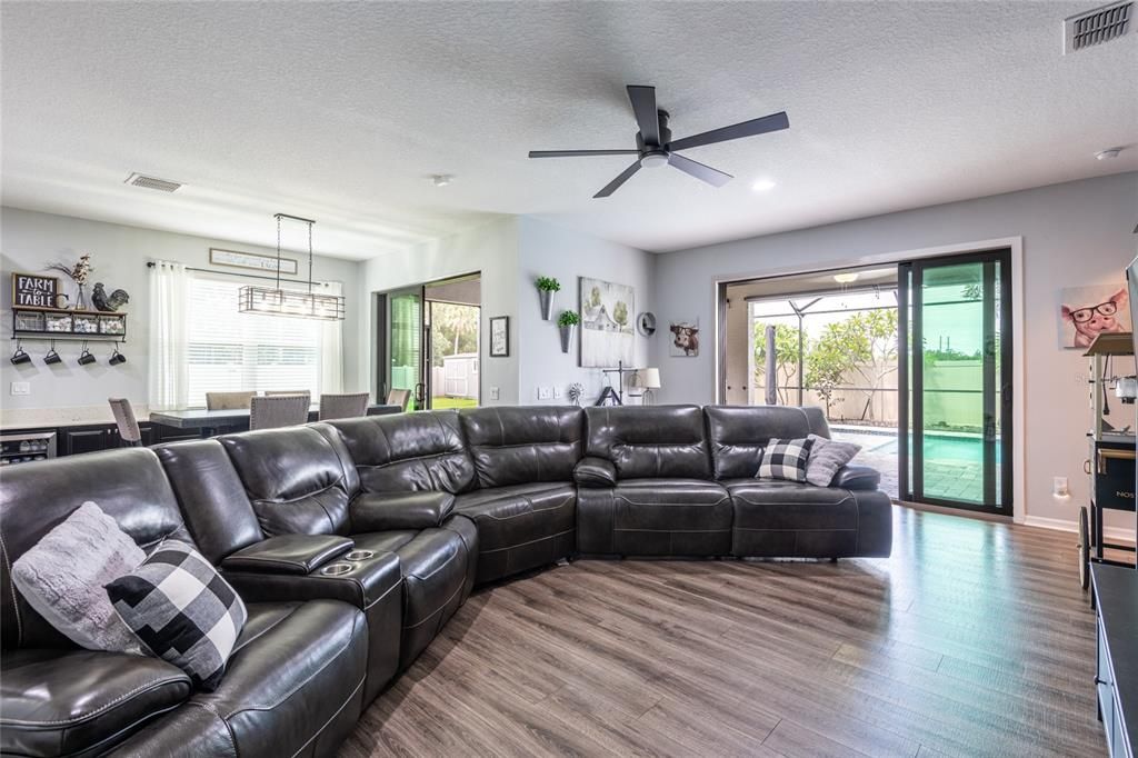 For Sale: $729,000 (5 beds, 3 baths, 3537 Square Feet)