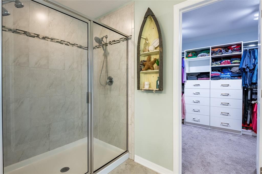 For Sale: $729,000 (5 beds, 3 baths, 3537 Square Feet)