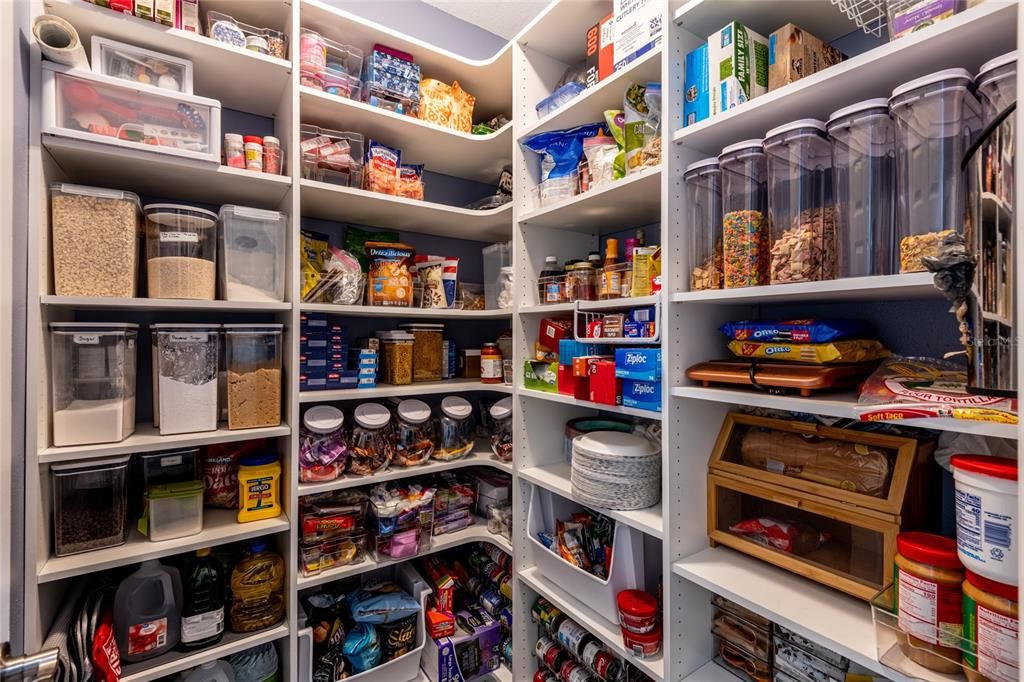 For Sale: $729,000 (5 beds, 3 baths, 3537 Square Feet)