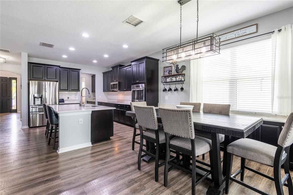 For Sale: $729,000 (5 beds, 3 baths, 3537 Square Feet)