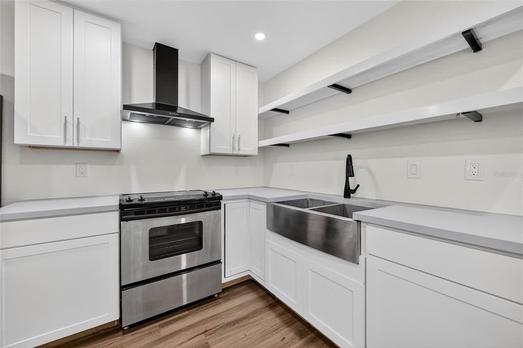 待售: $775,000 (2 贝兹, 3 浴室, 870 平方英尺)