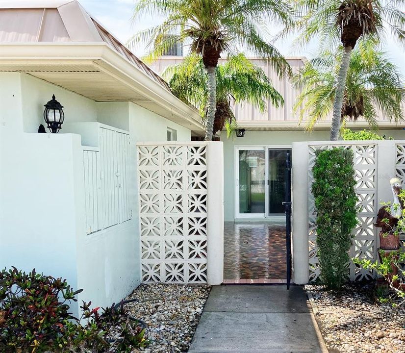 For Sale: $560,000 (2 beds, 2 baths, 1400 Square Feet)