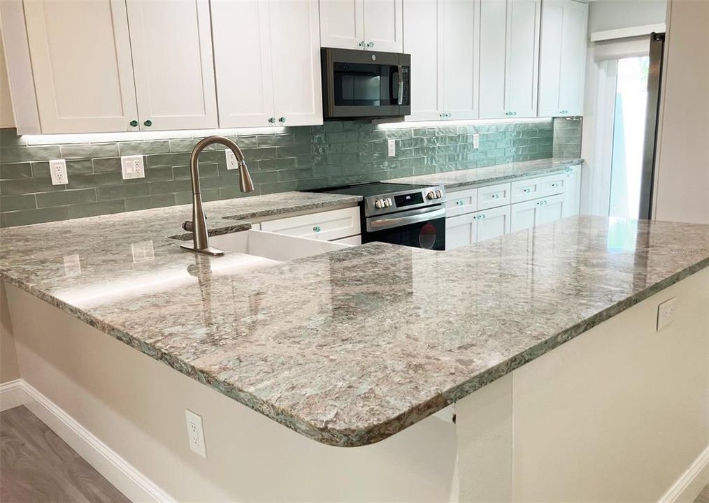 For Sale: $560,000 (2 beds, 2 baths, 1400 Square Feet)