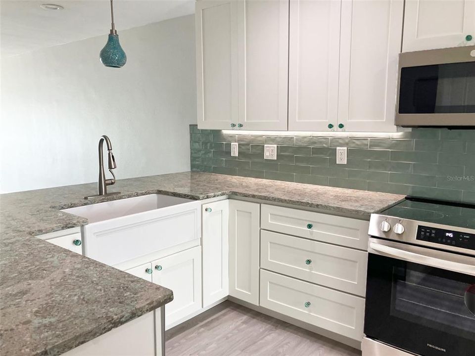 For Sale: $560,000 (2 beds, 2 baths, 1400 Square Feet)