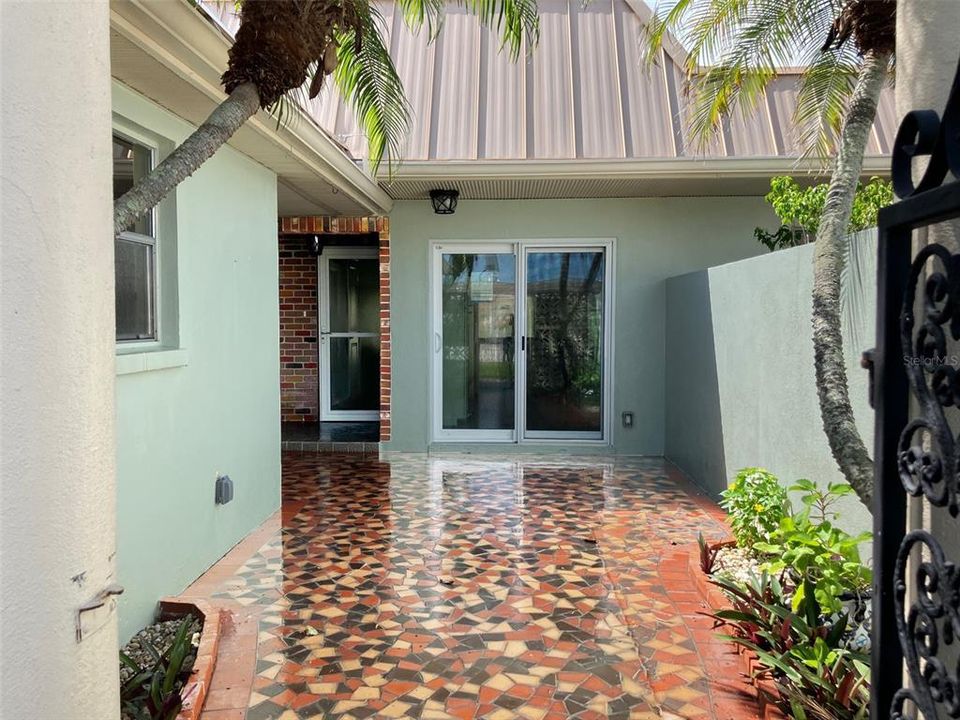 For Sale: $560,000 (2 beds, 2 baths, 1400 Square Feet)