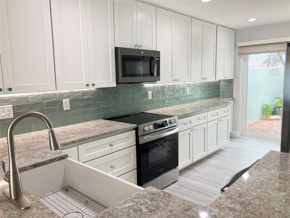 For Sale: $560,000 (2 beds, 2 baths, 1400 Square Feet)