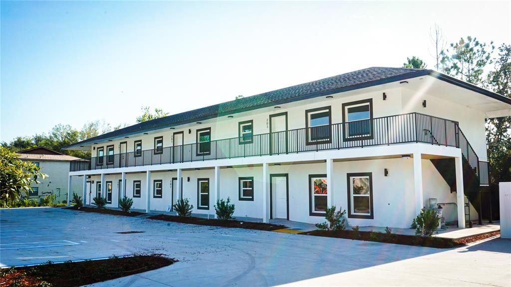 出租: $1,797 (2 贝兹, 2 浴室, 975 平方英尺)