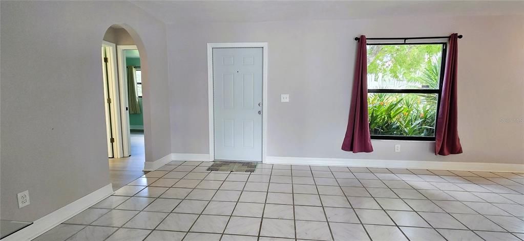 待售: $469,000 (2 贝兹, 2 浴室, 1663 平方英尺)