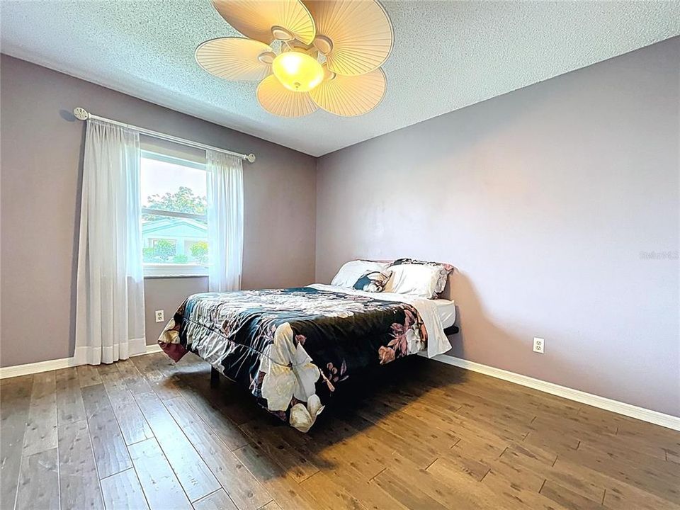 For Sale: $185,000 (2 beds, 2 baths, 1245 Square Feet)