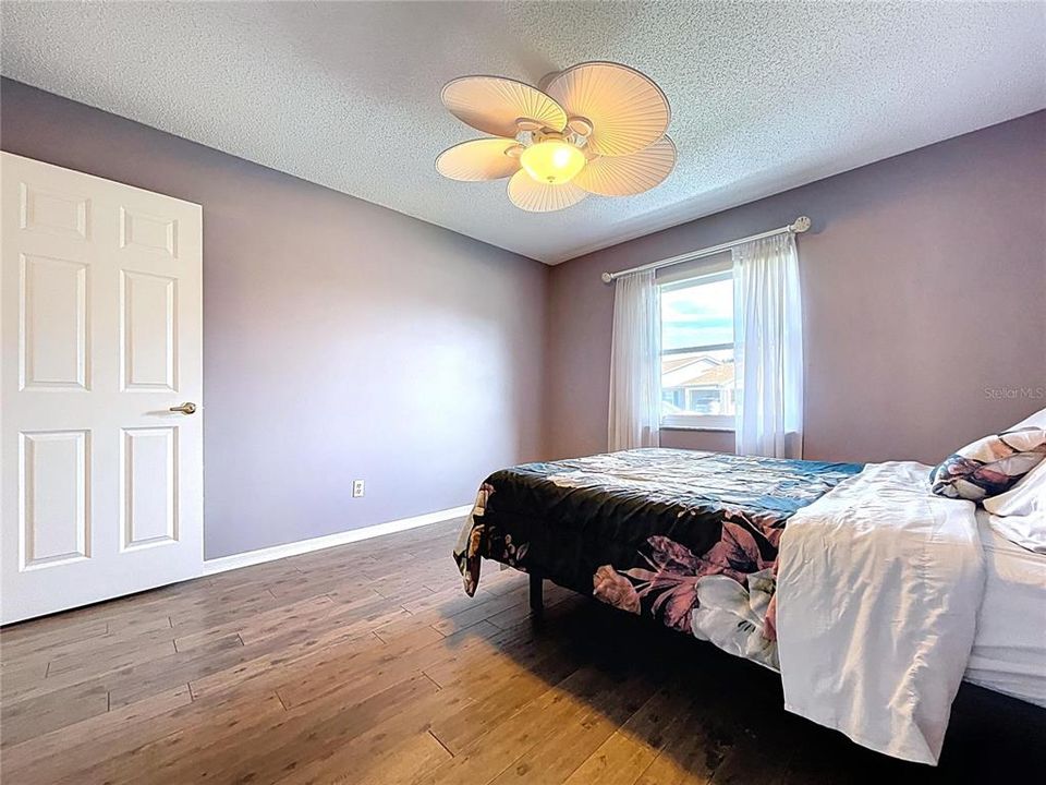 For Sale: $185,000 (2 beds, 2 baths, 1245 Square Feet)