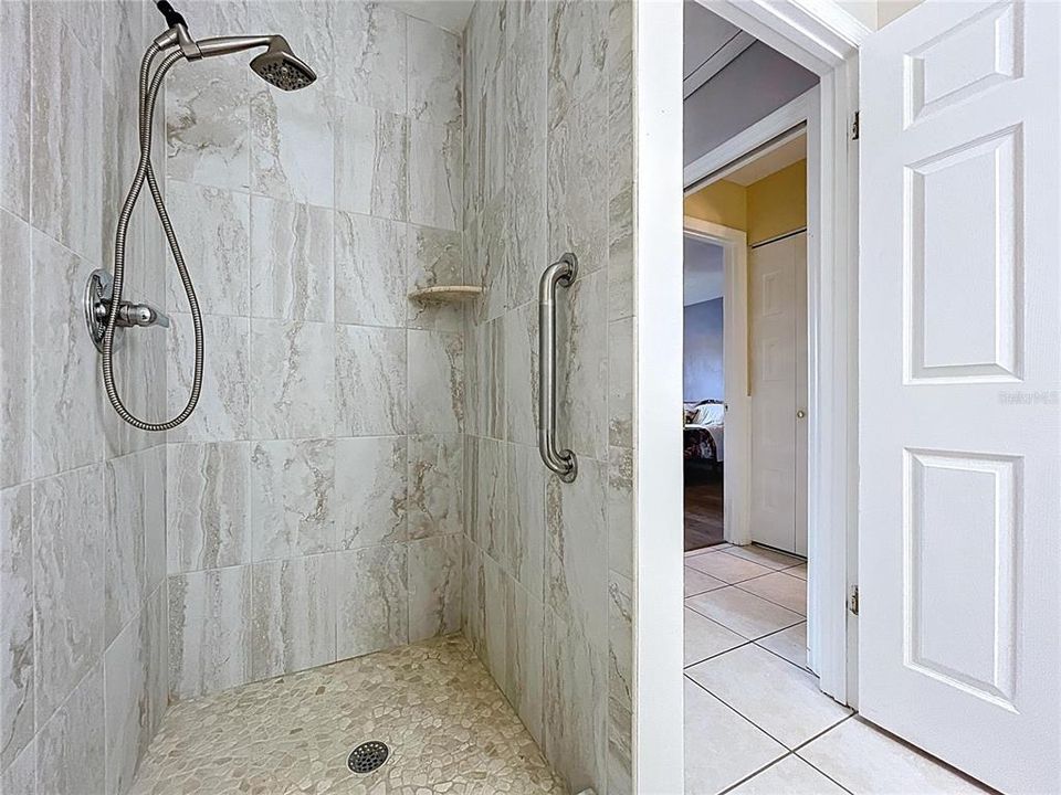 For Sale: $185,000 (2 beds, 2 baths, 1245 Square Feet)