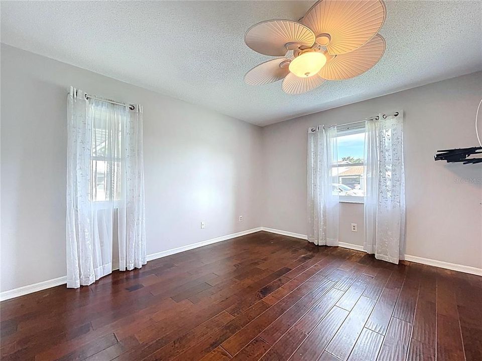 For Sale: $185,000 (2 beds, 2 baths, 1245 Square Feet)