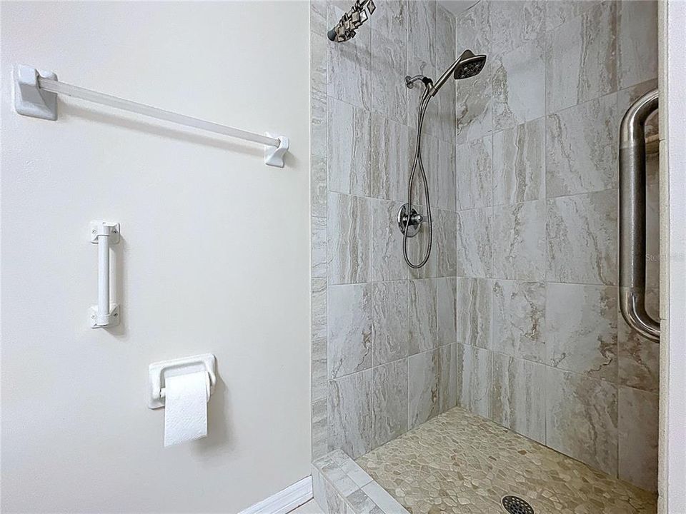 For Sale: $185,000 (2 beds, 2 baths, 1245 Square Feet)