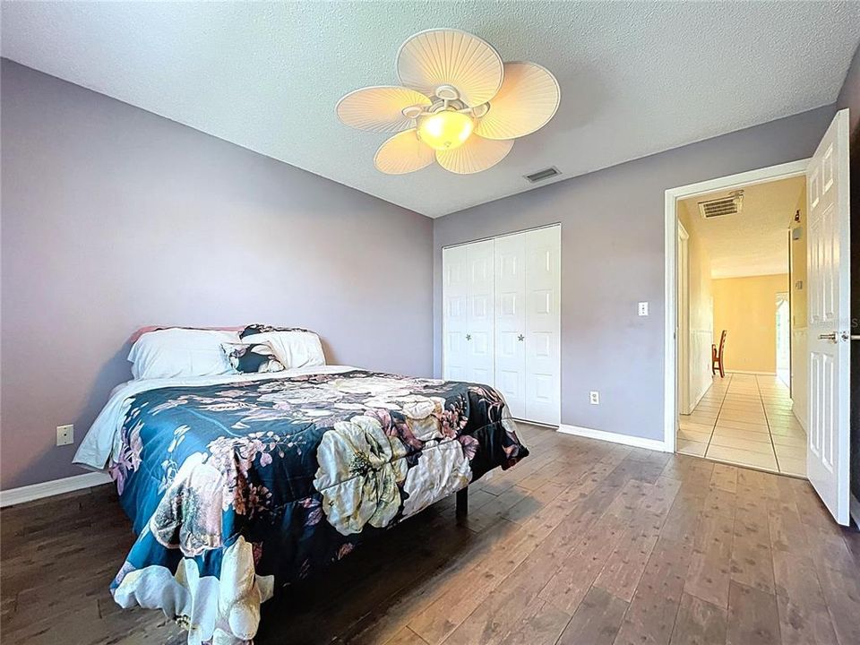 For Sale: $185,000 (2 beds, 2 baths, 1245 Square Feet)