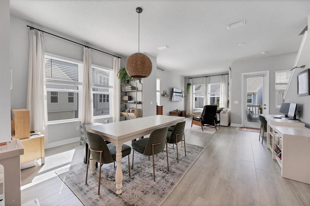 Active With Contract: $3,600 (3 beds, 3 baths, 2062 Square Feet)