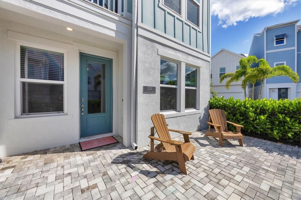 Active With Contract: $3,600 (3 beds, 3 baths, 2062 Square Feet)