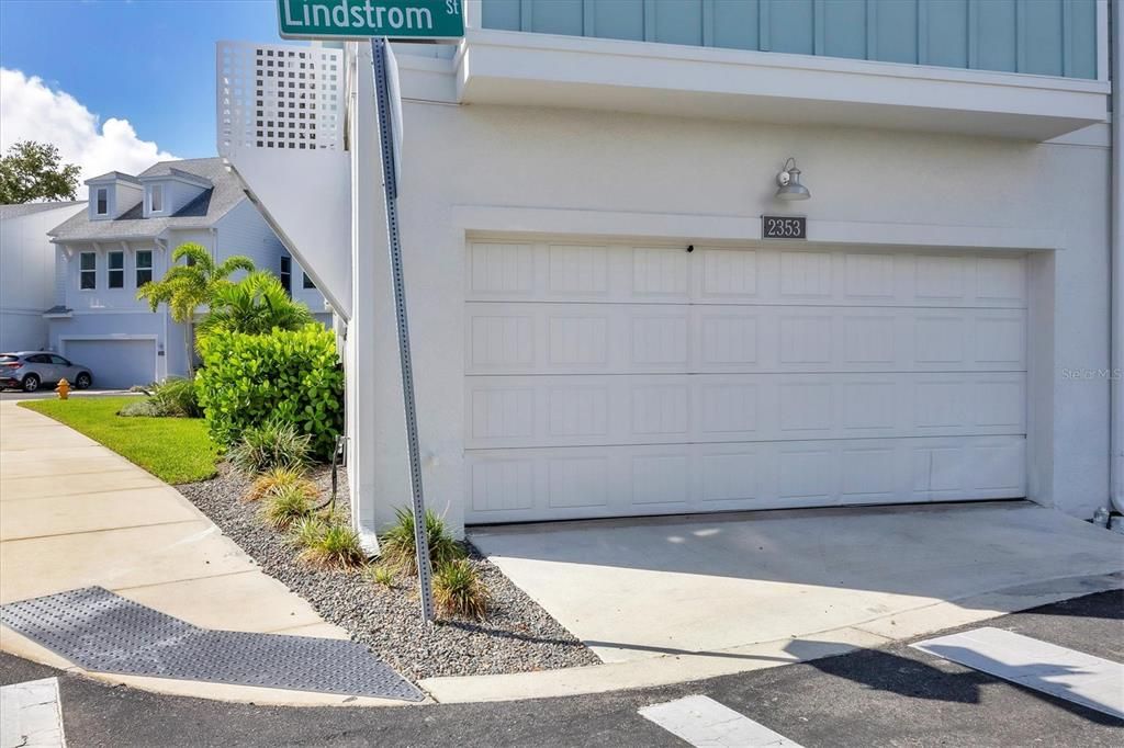 Active With Contract: $3,600 (3 beds, 3 baths, 2062 Square Feet)