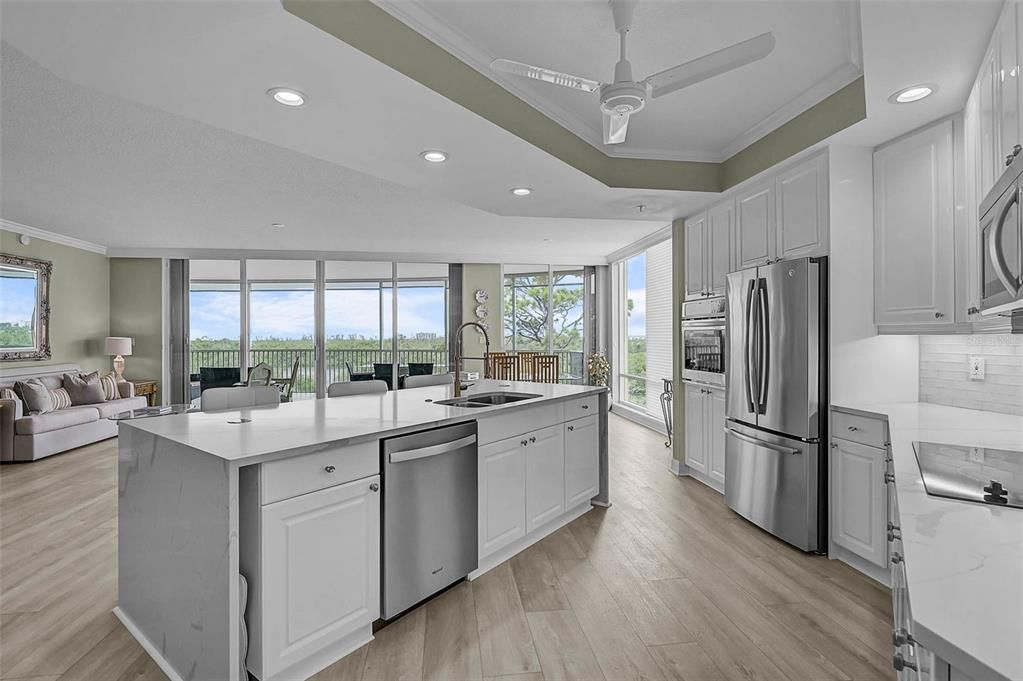 Active With Contract: $889,000 (3 beds, 3 baths, 2778 Square Feet)