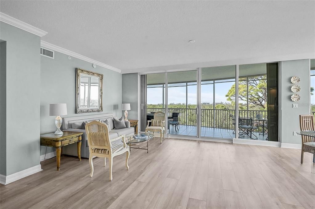 Active With Contract: $889,000 (3 beds, 3 baths, 2778 Square Feet)