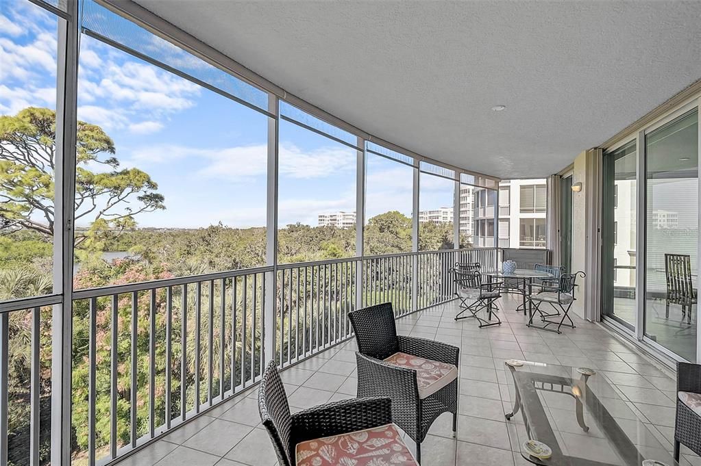 Active With Contract: $889,000 (3 beds, 3 baths, 2778 Square Feet)