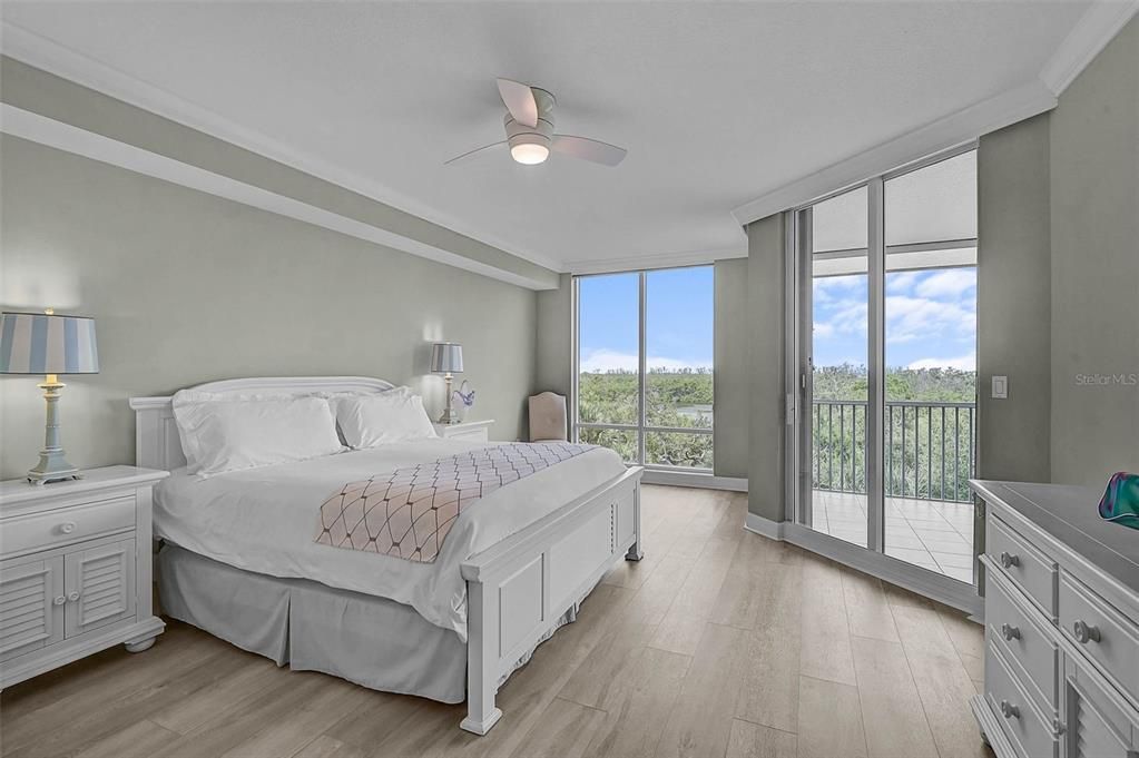 Active With Contract: $889,000 (3 beds, 3 baths, 2778 Square Feet)