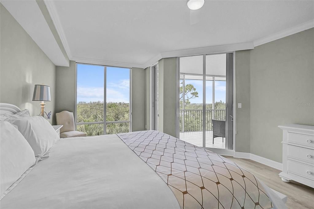 Active With Contract: $889,000 (3 beds, 3 baths, 2778 Square Feet)