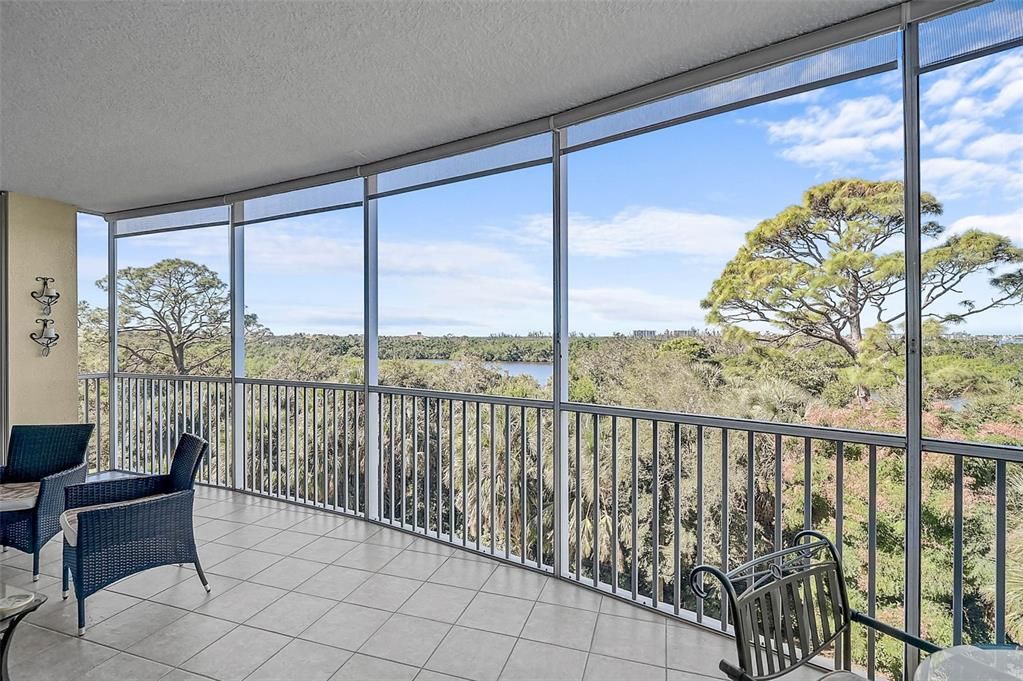 Active With Contract: $889,000 (3 beds, 3 baths, 2778 Square Feet)